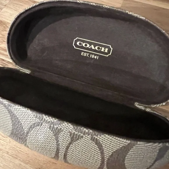 Coach Beatrice HC8019 Black Sunglasses with Signature Hard Case - Picture 4 of 14